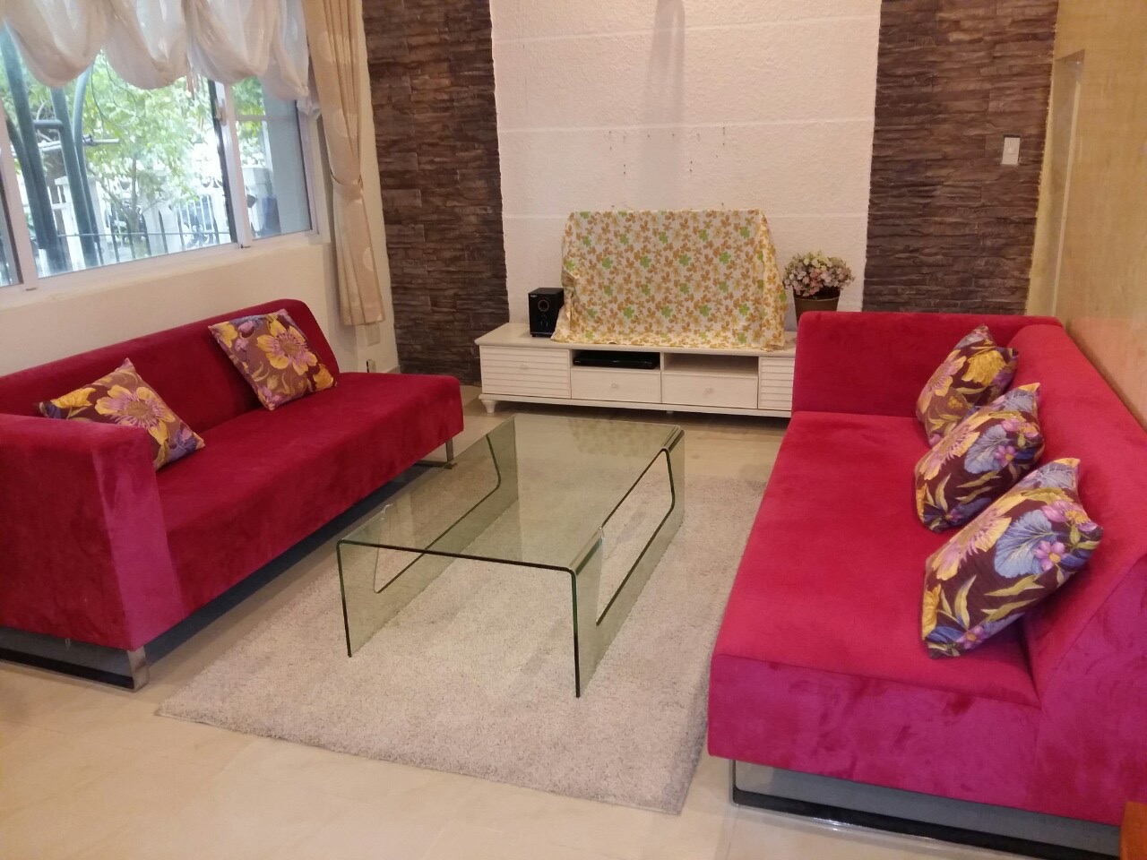 Cho thuê nhà liên kế vườn Mỹ Giang, phú mỹ hưng, quận 7. Diện tích: 126m, 4 phòng ngủ, nội  thất cao cấp, nhà mới sơn lại,giá chỉ 45 tr/ tháng. Anh chị xem nhà liên hệ: hotline Ngọc Thư ( zalo, viber) - 8150