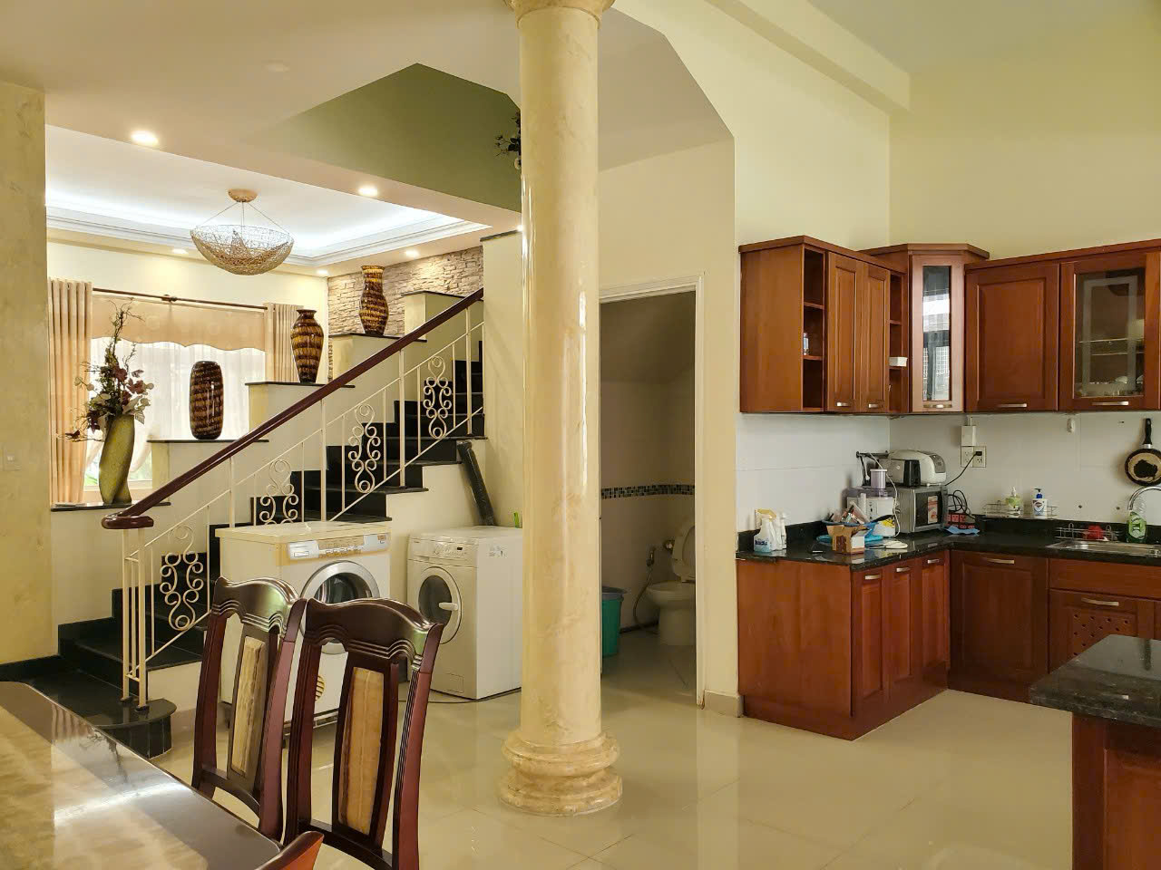 Cho thuê nhà liên kế vườn Mỹ Giang, phú mỹ hưng, quận 7. Diện tích: 126m, 4 phòng ngủ, nội  thất cao cấp, nhà mới sơn lại,giá chỉ 45 tr/ tháng. Anh chị xem nhà liên hệ: hotline Ngọc Thư ( zalo, viber) - 8153