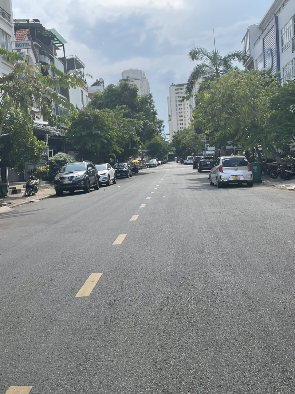 Chỉ còn duy nhất 01 căn đường lớn Phan Khiêm Ich, phú mỹ hưng, quận 7. Thiết kế trệt , lửng , 3 lầu , Đang cho thuê dài hạn, bán giá 36 tỷ. Liên hệ xem nhà ngay: hotline Ngọc Thư ( zalo, viber)