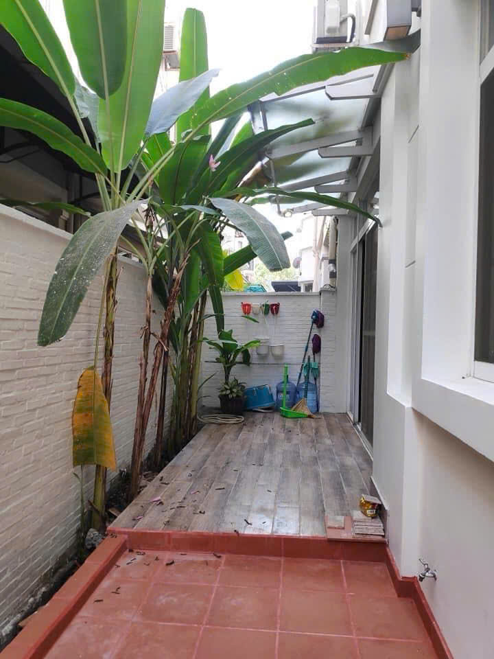 Bán nhanh biệt thự liên kế vườn MỸ Thái , phú mỹ hưng, quận 7. Diện tích: 7x18m, trệt, 2 lầu, sân thượng. 4 phòng ngủ, nội thất đầy đủ, giá bán nhanh chỉ 32 tỷ. Liên hệ: hotline Ngọc Thư xem nhà - 8176