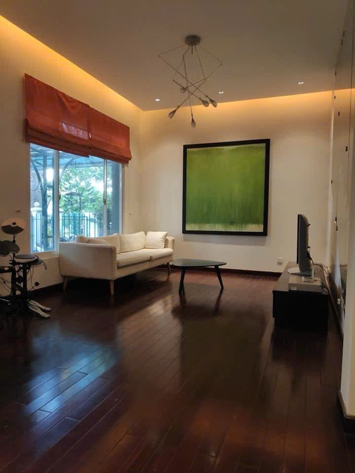 Bán nhanh biệt thự liên kế vườn MỸ Thái , phú mỹ hưng, quận 7. Diện tích: 7x18m, trệt, 2 lầu, sân thượng. 4 phòng ngủ, nội thất đầy đủ, giá bán nhanh chỉ 32 tỷ. Liên hệ: hotline Ngọc Thư xem nhà - 8172