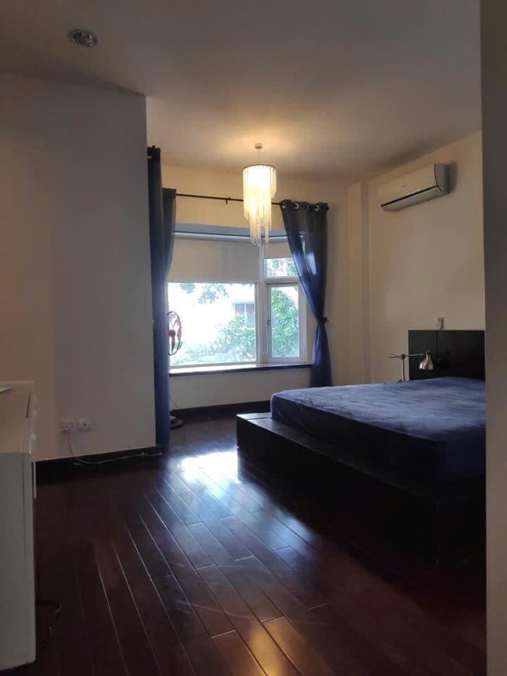 Bán nhanh biệt thự liên kế vườn MỸ Thái , phú mỹ hưng, quận 7. Diện tích: 7x18m, trệt, 2 lầu, sân thượng. 4 phòng ngủ, nội thất đầy đủ, giá bán nhanh chỉ 32 tỷ. Liên hệ: hotline Ngọc Thư xem nhà - 8170