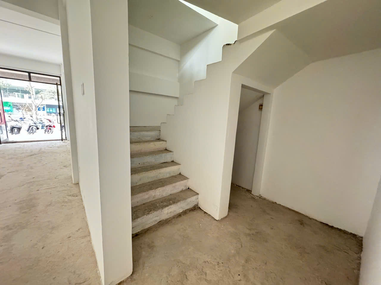 Cho thuê shophouse Panoraam, đường Tôn Dật Tiên, phú mỹ hưng, quận 7. Diện tích: 158m, trệt, lửng. Shop thô, tiện thiết kế, kinh doanh mọi ngành nghề. Gía chỉ 75tr/ tháng. Anh chị xem nhà liên hệ: hotline NGọc Thư ( zalo, viber) - 8186