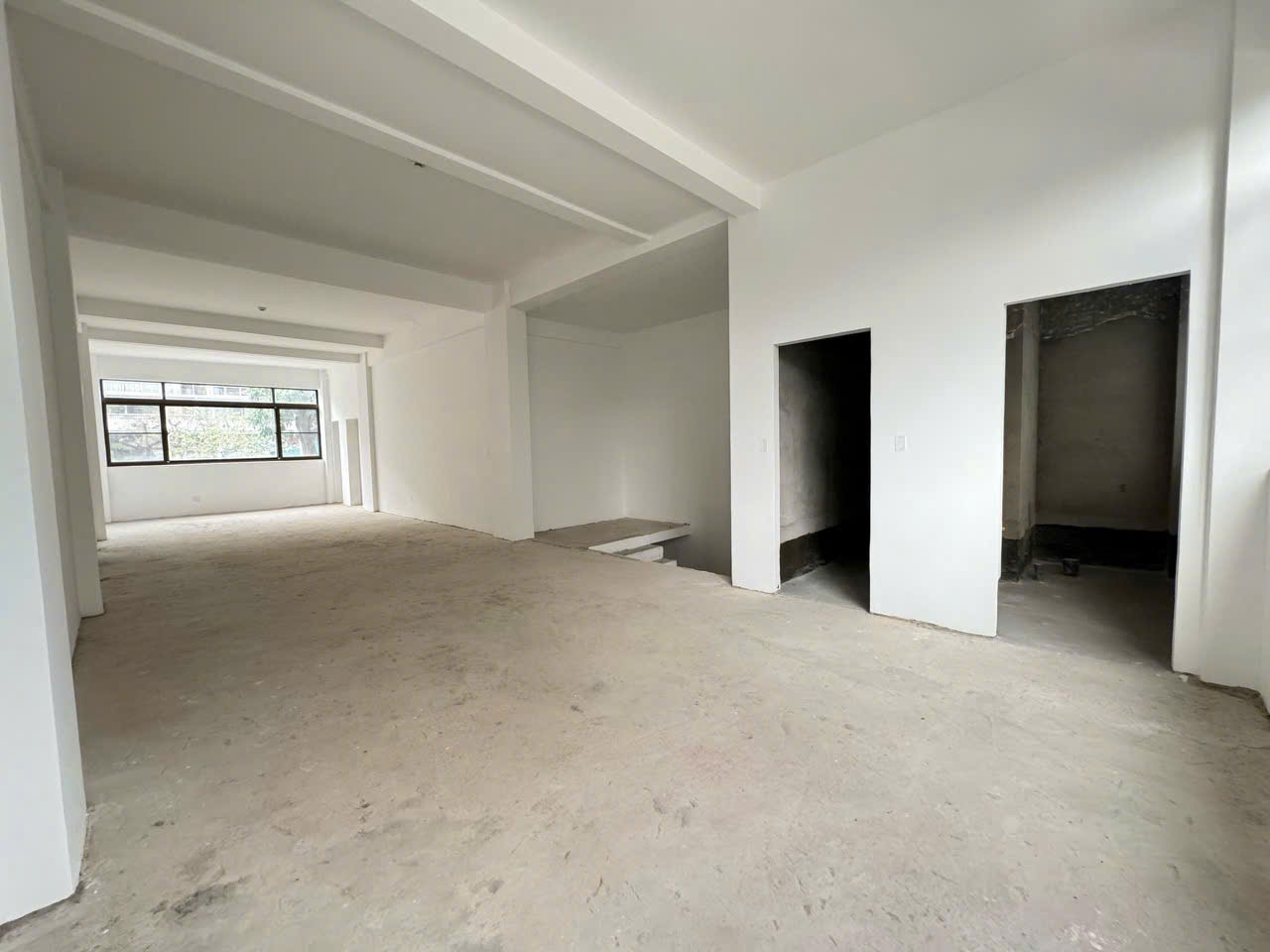 Cho thuê shophouse Panoraam, đường Tôn Dật Tiên, phú mỹ hưng, quận 7. Diện tích: 158m, trệt, lửng. Shop thô, tiện thiết kế, kinh doanh mọi ngành nghề. Gía chỉ 75tr/ tháng. Anh chị xem nhà liên hệ: hotline NGọc Thư ( zalo, viber) - 8185