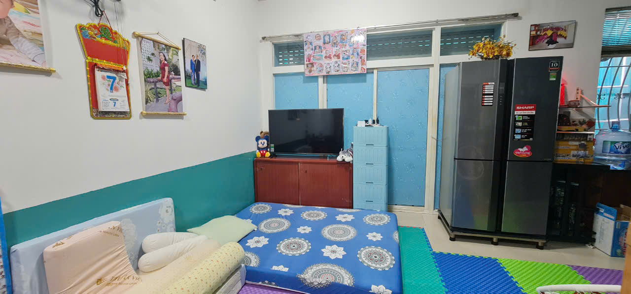 Cần bán nhà phố vườn Hưng Thái, phú mỹ hưng, quận 7. Diện tích: 7x18m, 4 phòng ngủ. Nội thất đầy đủ, sân vườn, sân thượng. Gía chỉ 26,5 tỷ . Anh chị xem nhà liên hệ: hotline Ngọc Thư ( zalo, viber) - 8215