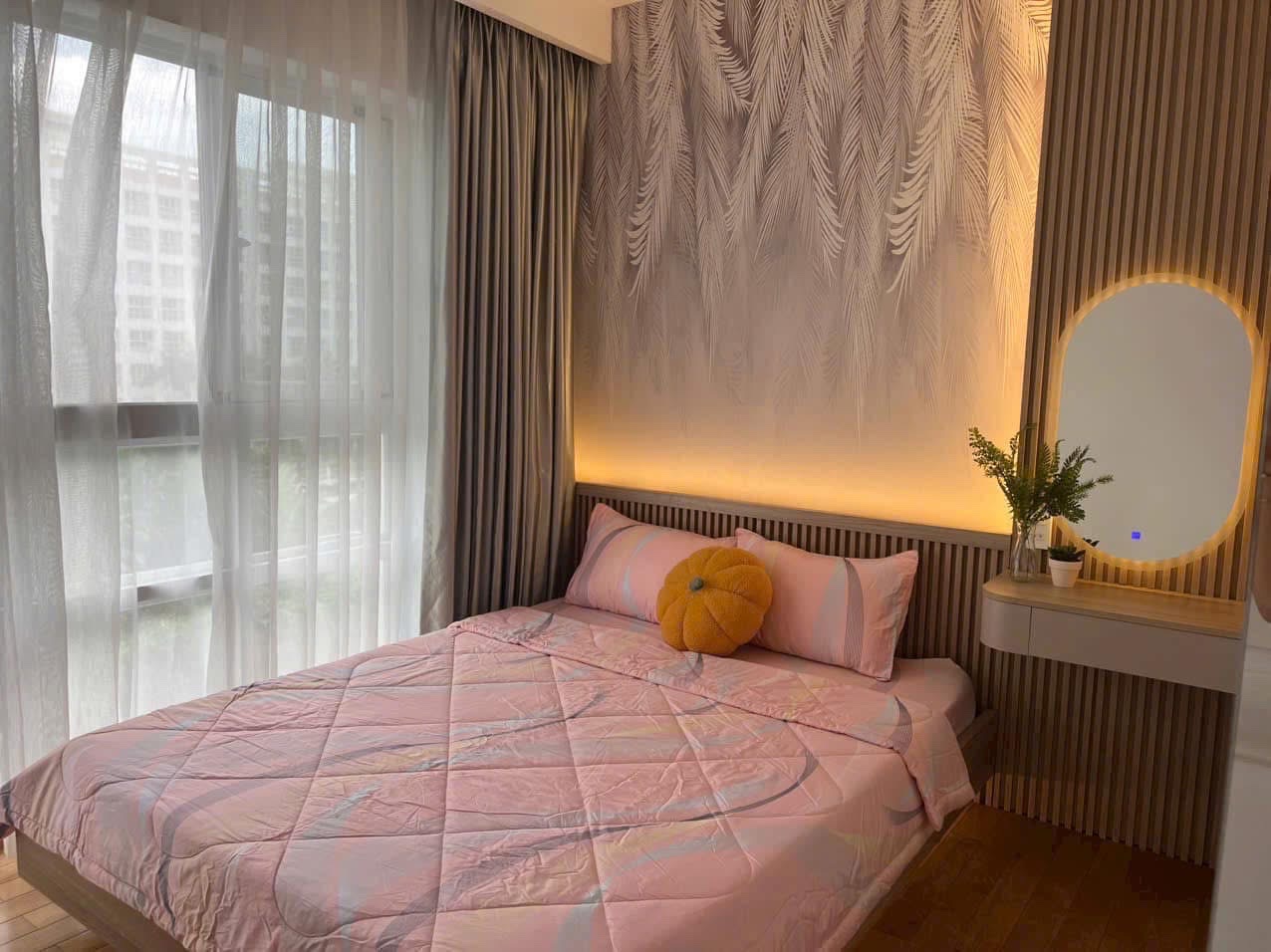 Cần bán căn hộ Happy valley, phú mỹ hưng, quận 7. Diện tích: 135m, 3 phòng ngủ, nội thất cao cấp, sang trọng. Nhà mới sửa, tặng kèm ô xe. Gía chỉ: 9.9 tỷ . Qúy khách xem nhà liên hệ: hotline Ngọc Thư - 8229