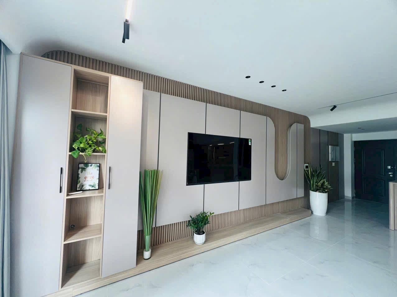 Cần bán căn hộ Happy valley, phú mỹ hưng, quận 7. Diện tích: 135m, 3 phòng ngủ, nội thất cao cấp, sang trọng. Nhà mới sửa, tặng kèm ô xe. Gía chỉ: 9.9 tỷ . Qúy khách xem nhà liên hệ: hotline Ngọc Thư