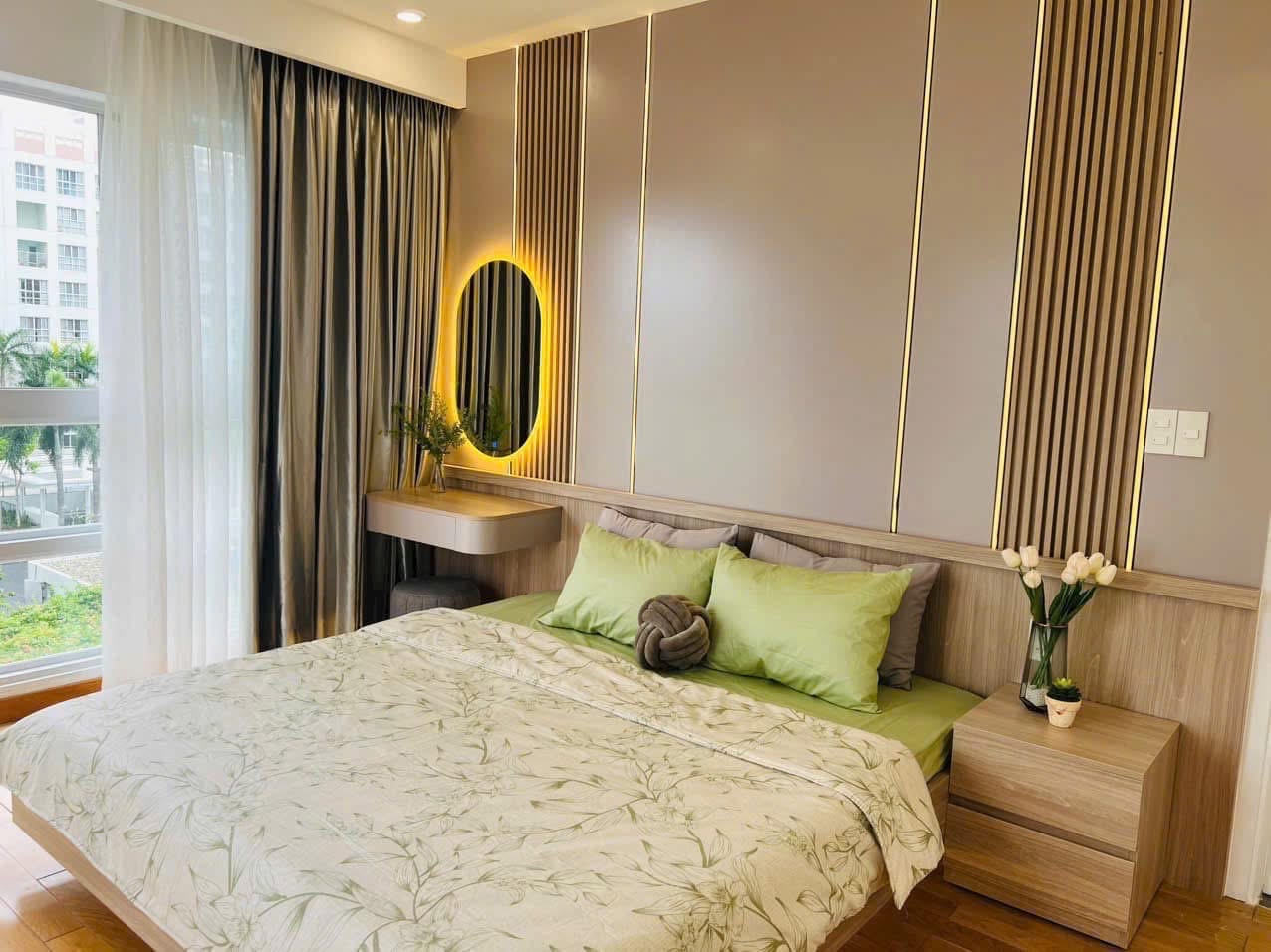 Cần bán căn hộ Happy valley, phú mỹ hưng, quận 7. Diện tích: 135m, 3 phòng ngủ, nội thất cao cấp, sang trọng. Nhà mới sửa, tặng kèm ô xe. Gía chỉ: 9.9 tỷ . Qúy khách xem nhà liên hệ: hotline Ngọc Thư - 8228