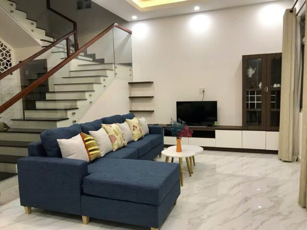 Bán biệt thự liên kế vườn Mỹ Thái, phú mỹ hưng, quận 7. Diện tích: 7x18m, trệt, 2 lầu , sân thượng. Thiết kế 4 phòng ngủ, nội thất đầy đủ, hướng Đông Bắc. Gía chỉ 31 tỷ. Qúy khách xem nhà liên hệ: hotline Ngọc Thư