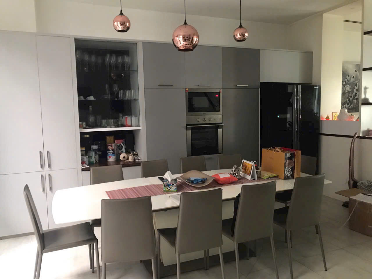 Cho thuê biệt thự Nam Viên, phú mỹ hưng, quận 7. Diện tích: 7x18m, 3 phòng ngủ, 1 phòng làm việc. Nội thất đầy đủ, cao câp, giá chỉ 55 triệu/ tháng. Anh chị xem nhà liên hệ: hotline Ngọc Thư - 8259