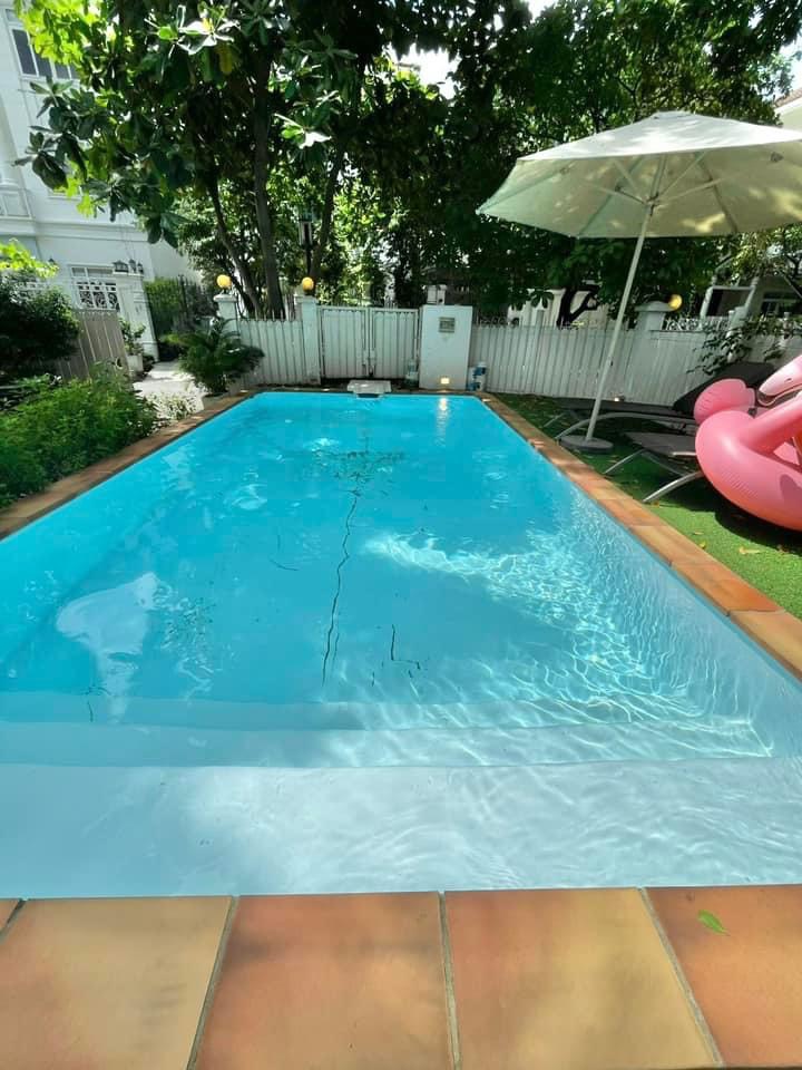 Cho thuê biệt thự Mỹ Thái, có hồ bơi ở Phú mỹ hưng, quận 7. Diện tích: 9x24m, 1 trệt, 2 lầu, 3 phòng ngủ, 1 phòng làm việc. Sân vườn rộng, nội thất mới. Gía chỉ 59 triệu/ tháng Anh chijxem nhà liên hệ: hotline Ngọc Thư - 8294