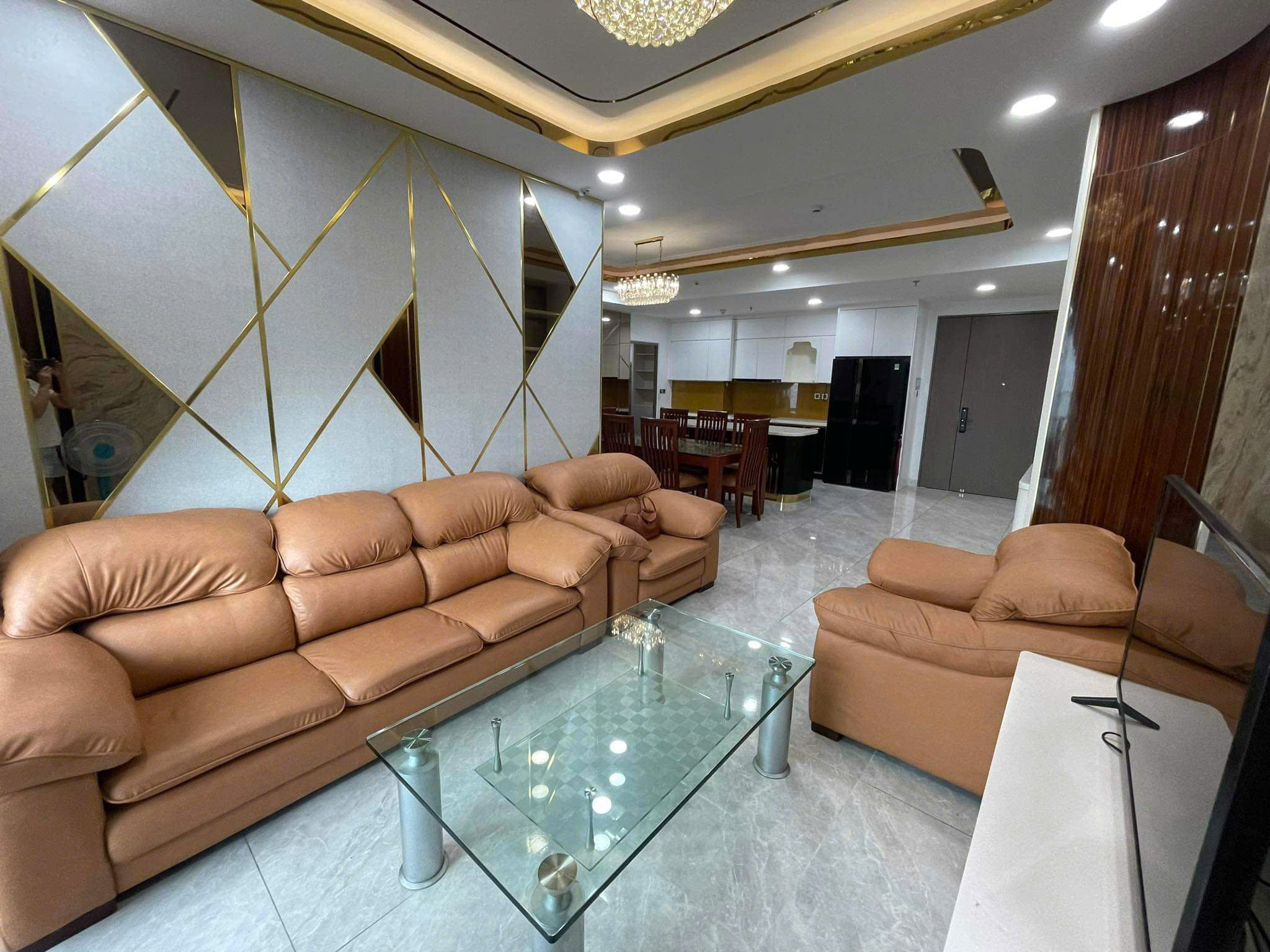 Cho thuê căn hộ Midtown The Peak, phú mỹ hưng, quận 7. Diện tích: 135m, 3 phòng ngủ, 2wc, nội thất cao cấp. Nhà trống ở ngay, giá chỉ 50 triệu/ tháng. Qúy khách xem nhà liên hệ: hotline Ngọc Thư ( zalo, viber)
