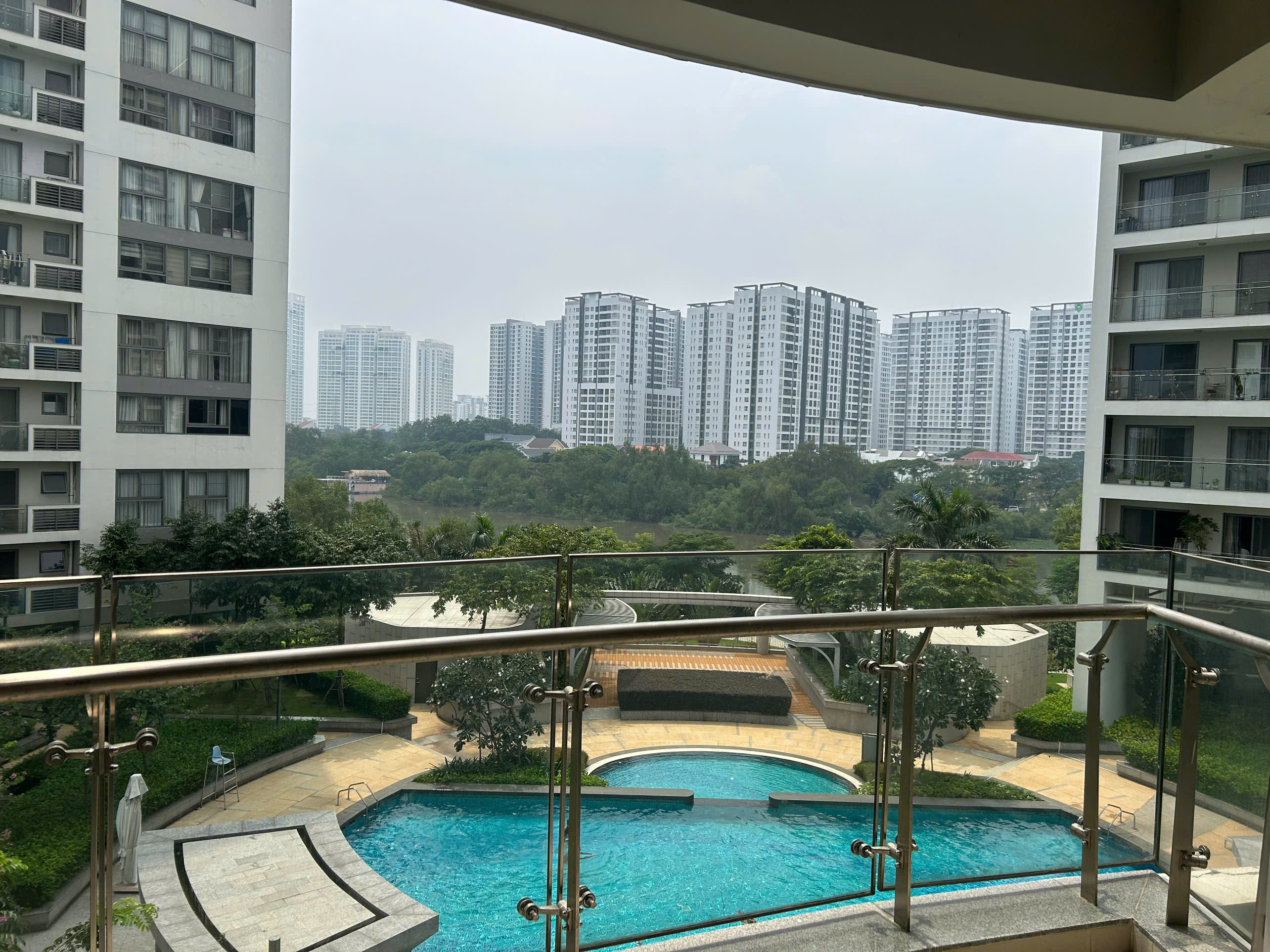 Cho thuê căn hộ River Park Premier , phú mỹ hưng, quận 7. Diện tích: 130m, 3 phòng ngủ, nội thất đầy đủ, cao cấp. Gía chỉ 50 tr/ tháng. Anh chị xem nhà liên hệ: hotline Ngọc Thư ( zalo, viber) - 8410