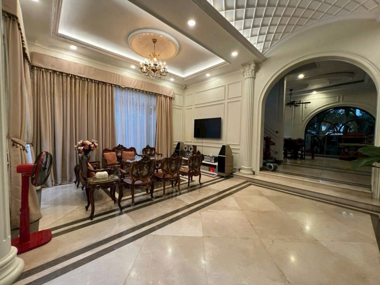 Bán VILL Đơn Lập Nam Thông, góc 2 mặt tiền đường 23 & nội khu. Diện tích: 15x18m, hầm ,trệt, 2 lầu, áp mái. Nội thất cao cấp, 5 phòng ngủ. Sổ hồng hoàn công, giá chỉ: 115 tỷ. Lh: hotline Ngọc Thư xem nhà - 8478
