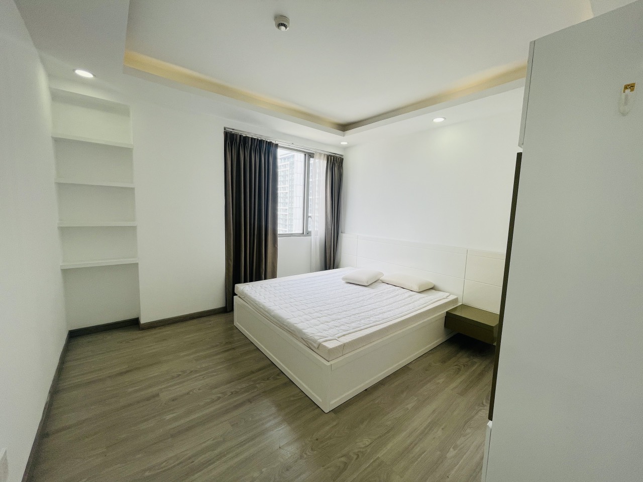 Cho thuê căn hộ Hưng Phúc Residence, phú mỹ hưng. Diện tích: 98m, 3 phòng ngủ, nội thất đầy đủ, đẹp.. Gía chỉ 23 triêu/ tháng. Qúy khách xem nhà liên hệ: hotline Ngọc Thư - 8522
