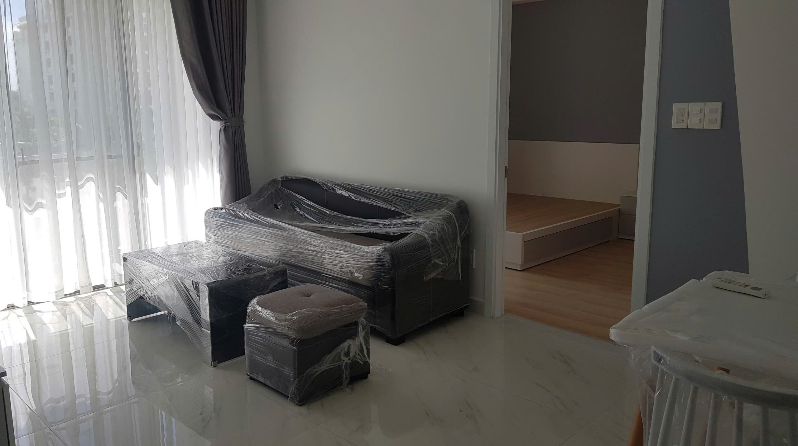 Cho thuê căn hộ Hưng Phúc Residence, phú mỹ hưng. Diện tích: 80m, 2 phòng ngủ, nội thất đầy đủ, đẹp.. Gía chỉ 15 triêu/ tháng. Qúy khách xem nhà liên hệ: hotline Ngọc Thư - 8526
