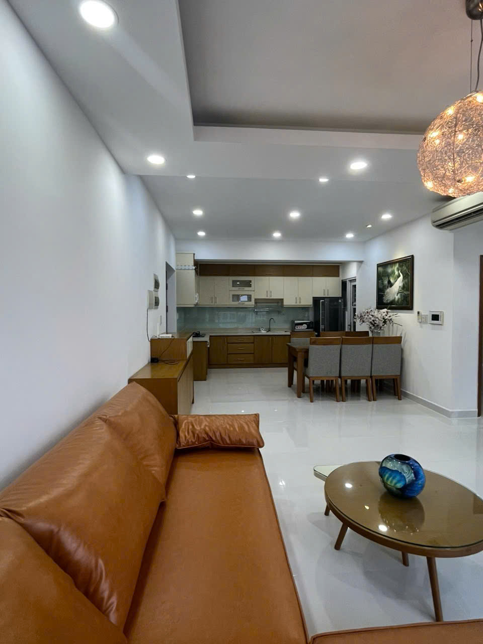 Cần bán căn hộ Happy Valley, phú mỹ hưng. Q7. Diện tích: 100m, 3 phòng ngủ, 2wc. Nội thất đầy đủ, sổ hồng. Nhà đang cho thuê dài hạn, có ô xe. Gía chỉ: 7.5 tỷ. Liên hê: hotline  Ngọc Thư