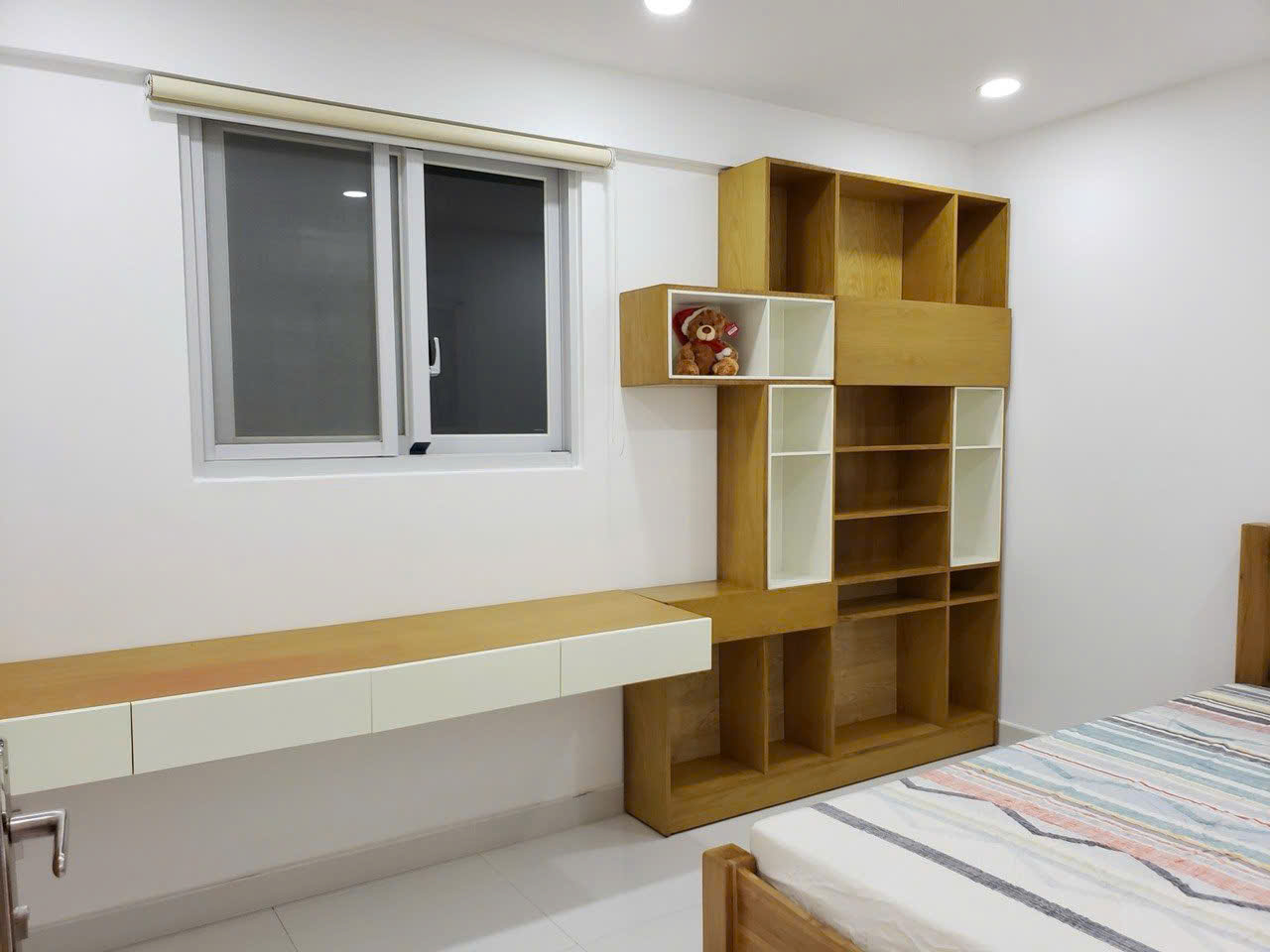 Cần bán căn hộ Happy Valley, phú mỹ hưng. Q7. Diện tích: 100m, 3 phòng ngủ, 2wc. Nội thất đầy đủ, sổ hồng. Nhà đang cho thuê dài hạn, có ô xe. Gía chỉ: 7.5 tỷ. Liên hê: hotline  Ngọc Thư - 8540