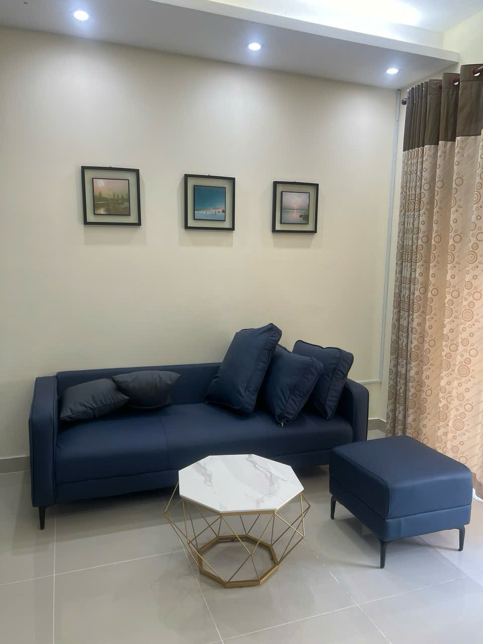 Bán nhanh căn hộ 2PN 82m2 tại Riverside Residence, giá 6 tỷ thương lượng. LH: hotline (Em Nguyên)