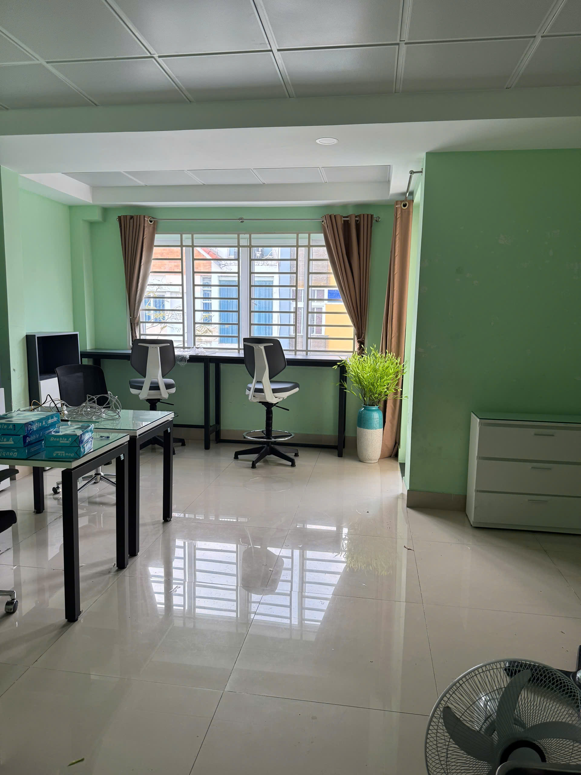 Bán nhà phố kinh doanh Hưng Gia- Hưng Phước, PMH, Q7. Diện tích: 6x18,5m, Trệt, lửng, 3 lầu, thang máy. thiết kế vừ ở vừa kinh doanh, có 10 phòng. Gía chỉ 29 tỷ có sổ hồng hoàn công. Qúy khách xem nhà liên hê: hotline Ngọc Thư - 8664