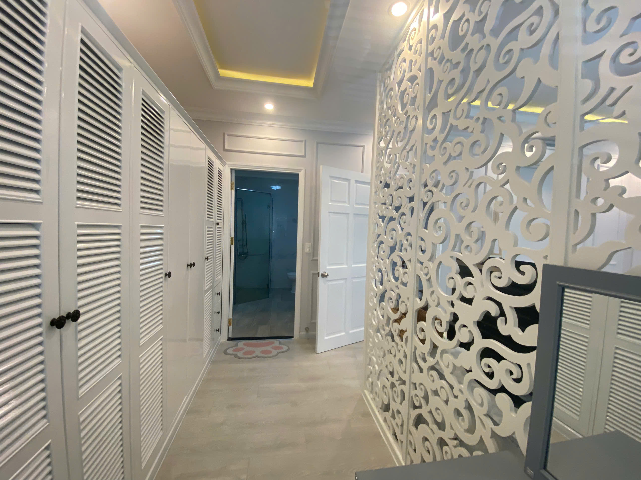 Bán biệt thự liên kế vườn Mỹ Thái , phú mỹ hưng, quận 7. Diện tích: 7x18m, căn kế góc mặt tiền thông thoáng. 3 phòng ngủ, 1 phòng làm việc. Nhà đẹp, ở ngay. Gía chỉ: 35 tỷ. Liên hệ: hotline Ngọc Thư xem nhà - 8671