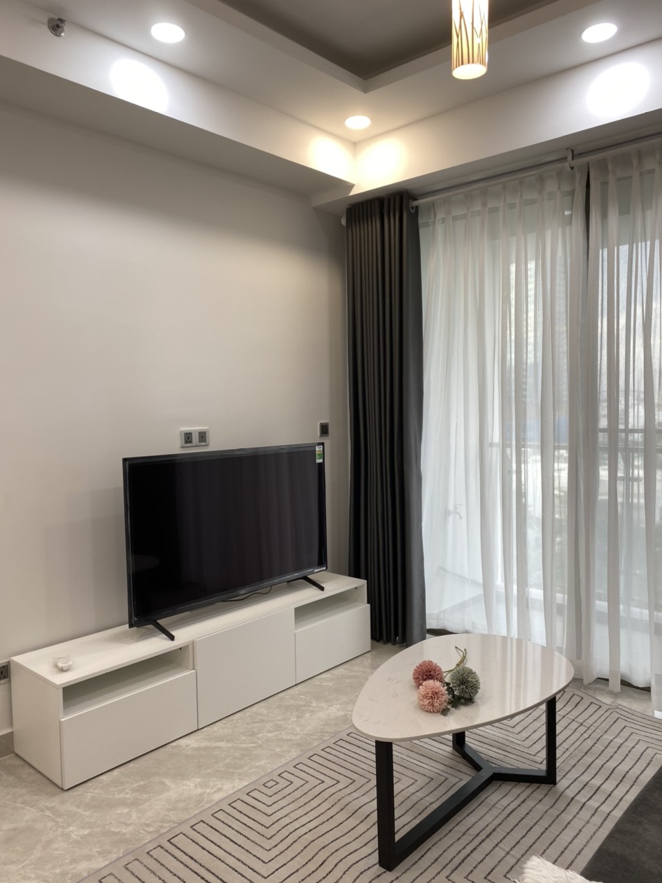 Bán căn hộ Midtown The Peak, phú mỹ hưng, quận 7. Diện tích: 80m, 2 phòng ngủ, nội thất cao cấp, đang cho thuê dài hạn. Gía bán nhanh chỉ 8 tỷ. LH: hotline Ngọc Thư xem nhà