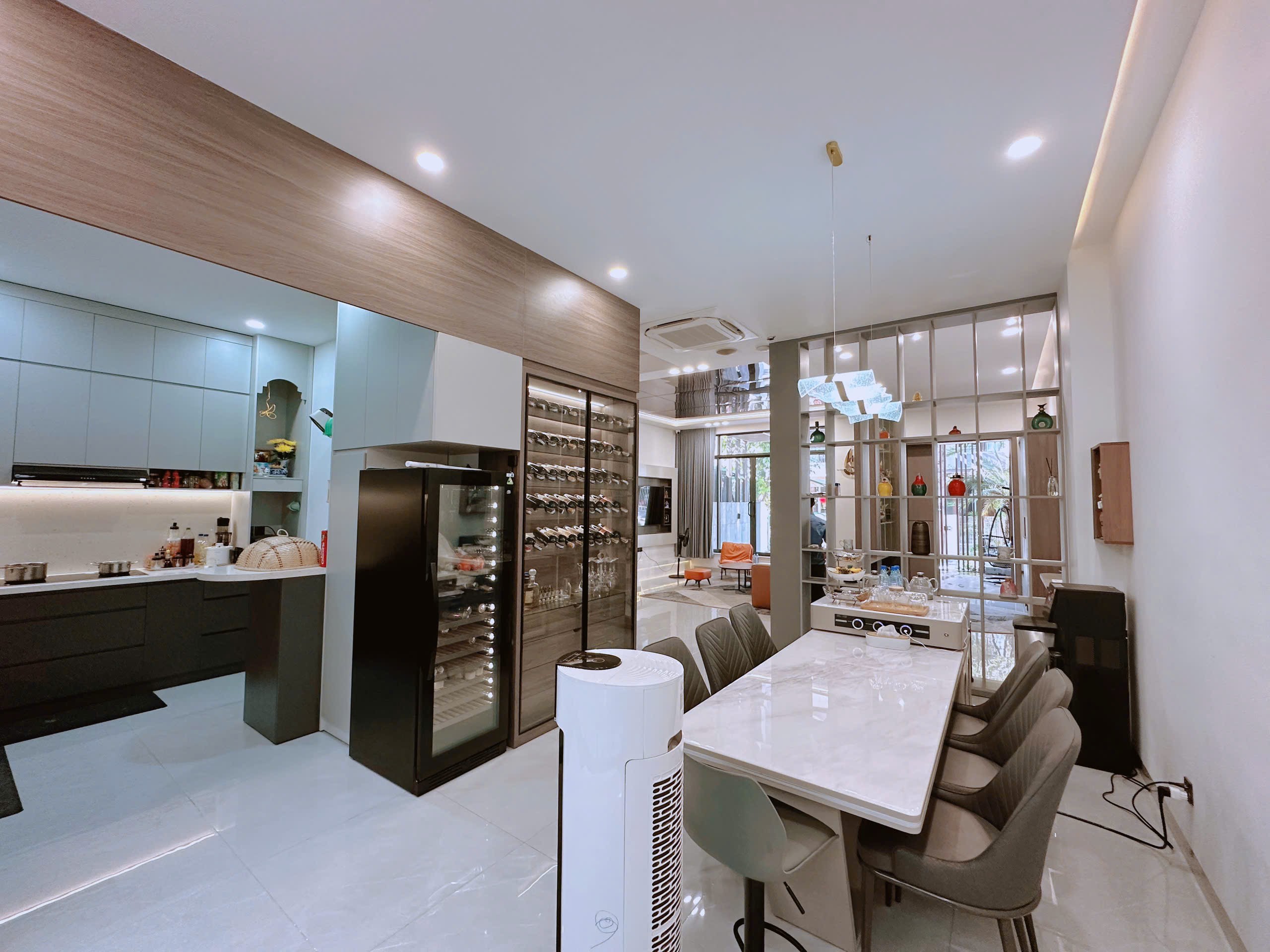 Bán biệt thự Phú Mỹ Hưng, Hưng Thái  2, 37,2 tỷ, 7m x 18m, 126m2, 4PN, 4WC, Nội thất cao cấp,hồ cá Koi.Liên hệ : hotline - Hoàng Văn Cường để biết thêm chi tiết. - 8725