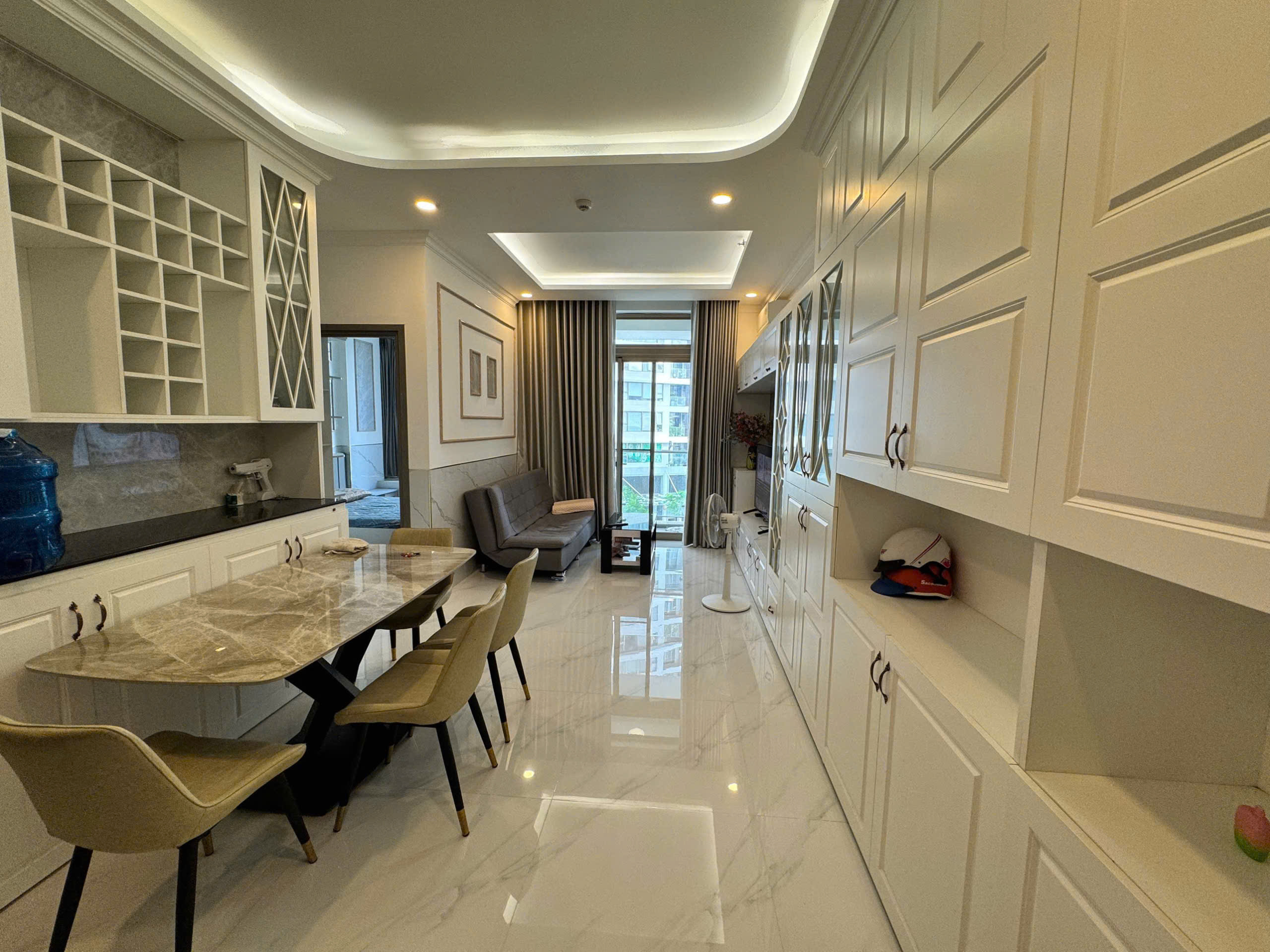 Bán căn hộ Midtown phú mỹ hưng, quận 7. Diện tích: 80 m, 2 phòng ngủ, view thoáng. Nội thất cao cấp, sang trọng. Gía chỉ 8 tỷ ( có ô đậu xe hầm). Qúy khách xem nhà liên hệ: hotline Ngọc Thư