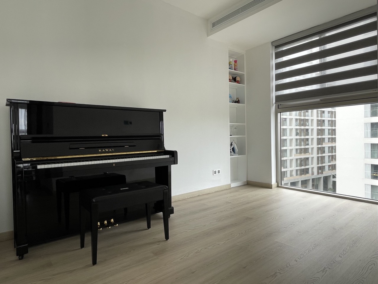 Cần bán căn hộ Midtown , phú mỹ hưng, quận 7. Diện tích: 111m, căn góc, 3 phòng ngủ, view sông. Nôi thất đầy đủ, sổ hồng, ô xe hầm. Bán nhanh chỉ 12.8 tỷ . Anh chị xem nhà liên hệ: hotline Ngọc Thư - 8770