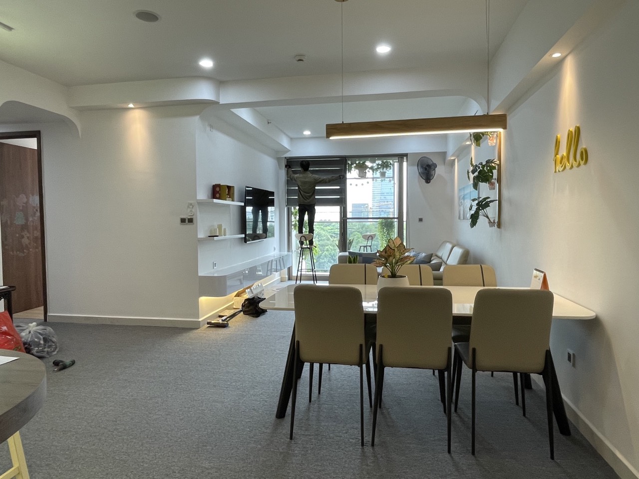 Cần bán căn hộ Midtown , phú mỹ hưng, quận 7. Diện tích: 111m, căn góc, 3 phòng ngủ, view sông. Nôi thất đầy đủ, sổ hồng, ô xe hầm. Bán nhanh chỉ 12.8 tỷ . Anh chị xem nhà liên hệ: hotline Ngọc Thư - 8765