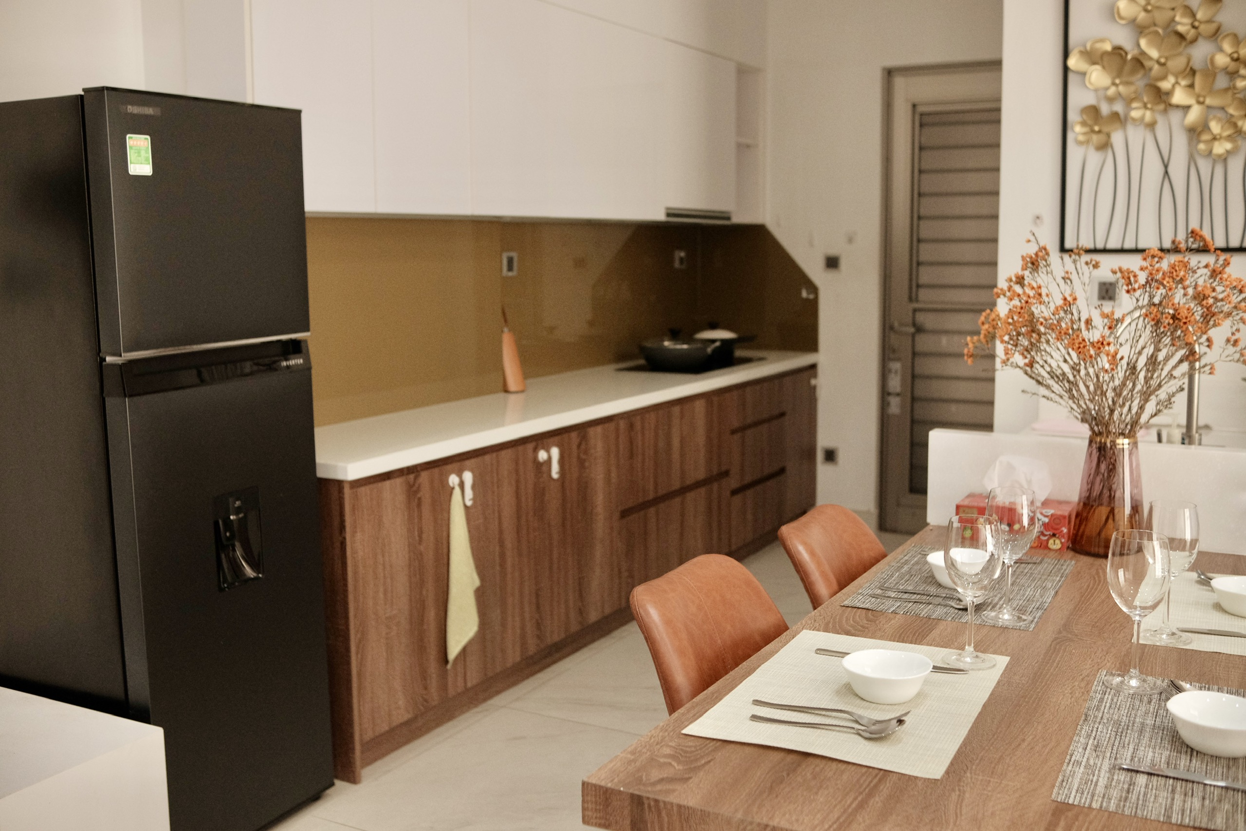 Cho thuê căn hộ Midtown, phú mỹ hưng, quận 7. Diện tích: 80m, 2 phòng ngủ, 2wc. Nội thất đầy đủ, ô xe hầm. Gía chỉ: 25 triệu/ tháng. Qúy khách xem nhà liên hê: hotline Ngọc Thư - 8865
