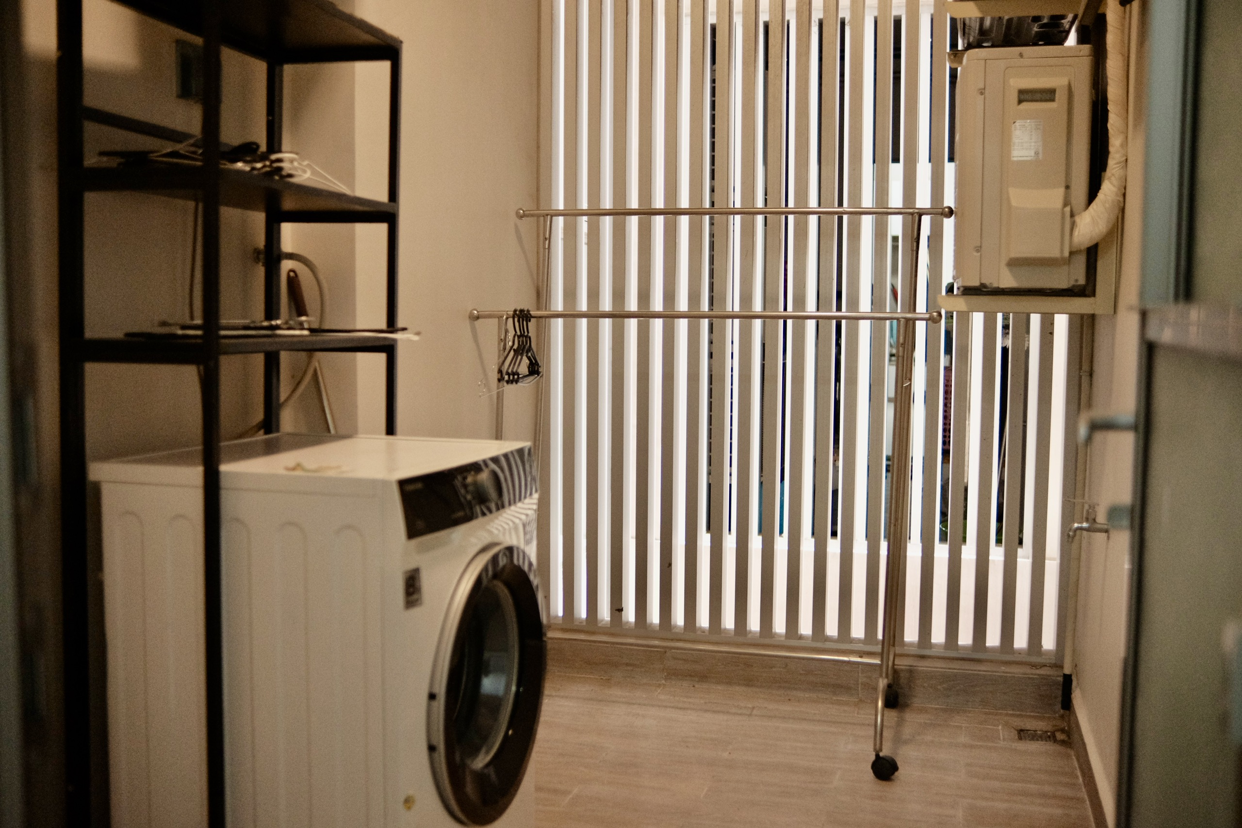 Cho thuê căn hộ Midtown, phú mỹ hưng, quận 7. Diện tích: 80m, 2 phòng ngủ, 2wc. Nội thất đầy đủ, ô xe hầm. Gía chỉ: 25 triệu/ tháng. Qúy khách xem nhà liên hê: hotline Ngọc Thư - 8869