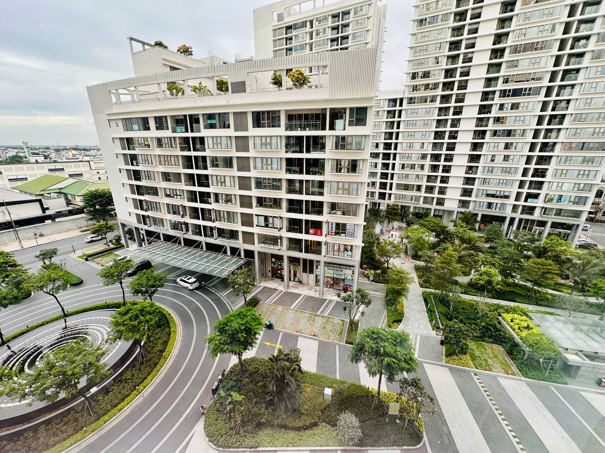 Bán căn hộ cao cấp Midtown The Peak, phú mỹ hưng, quận 7. Diện tích: 80m, 2 phòng ngủ, nội thất cao cấp, sang trọng, giá chỉ: 8,2 tỷ. Qúy khách xem nhà liên hê: hotline Ngọc Thư - 8885