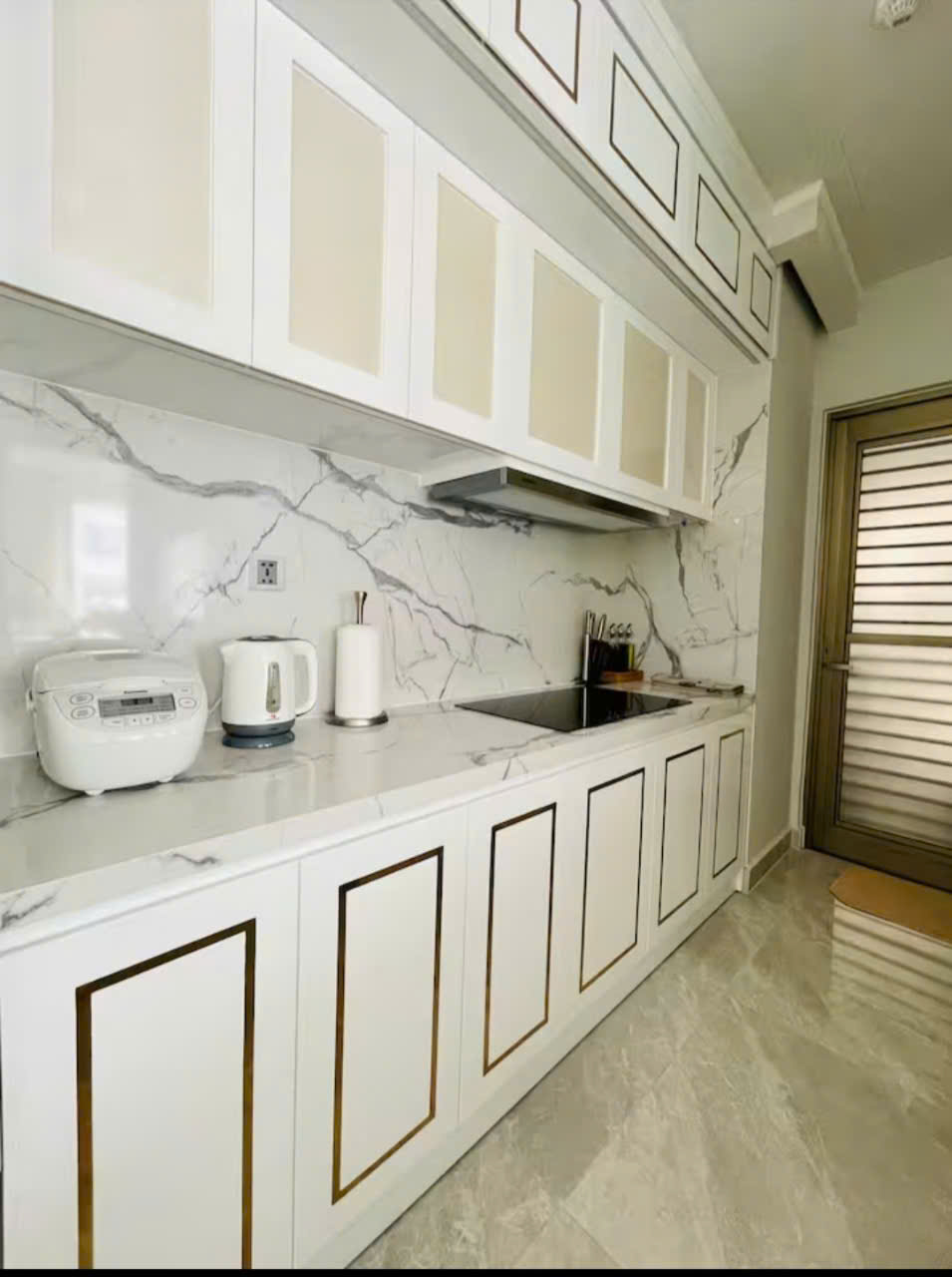 Bán căn hộ cao cấp Midtown The Peak, phú mỹ hưng, quận 7. Diện tích: 80m, 2 phòng ngủ, nội thất cao cấp, sang trọng, giá chỉ: 9 tỷ. Qúy khách xem nhà liên hê: hotline Ngọc Thư - 8891