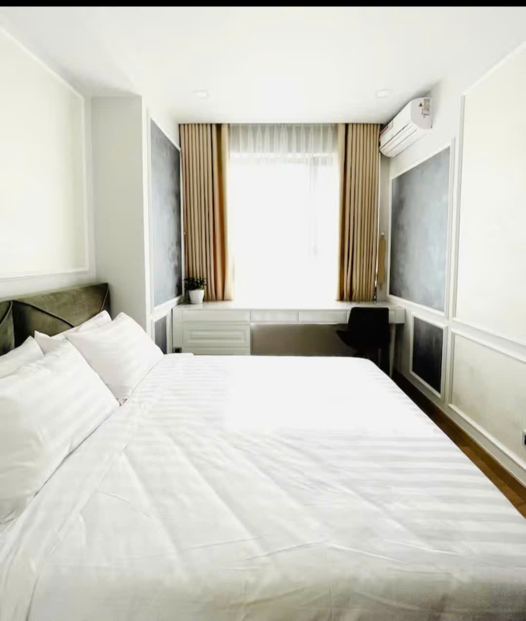 Bán căn hộ cao cấp Midtown The Peak, phú mỹ hưng, quận 7. Diện tích: 80m, 2 phòng ngủ, nội thất cao cấp, sang trọng, giá chỉ: 9 tỷ. Qúy khách xem nhà liên hê: hotline Ngọc Thư - 8892