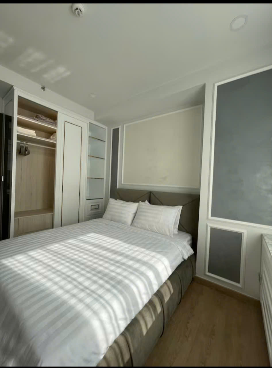 Bán căn hộ cao cấp Midtown The Peak, phú mỹ hưng, quận 7. Diện tích: 80m, 2 phòng ngủ, nội thất cao cấp, sang trọng, giá chỉ: 9 tỷ. Qúy khách xem nhà liên hê: hotline Ngọc Thư - 8893