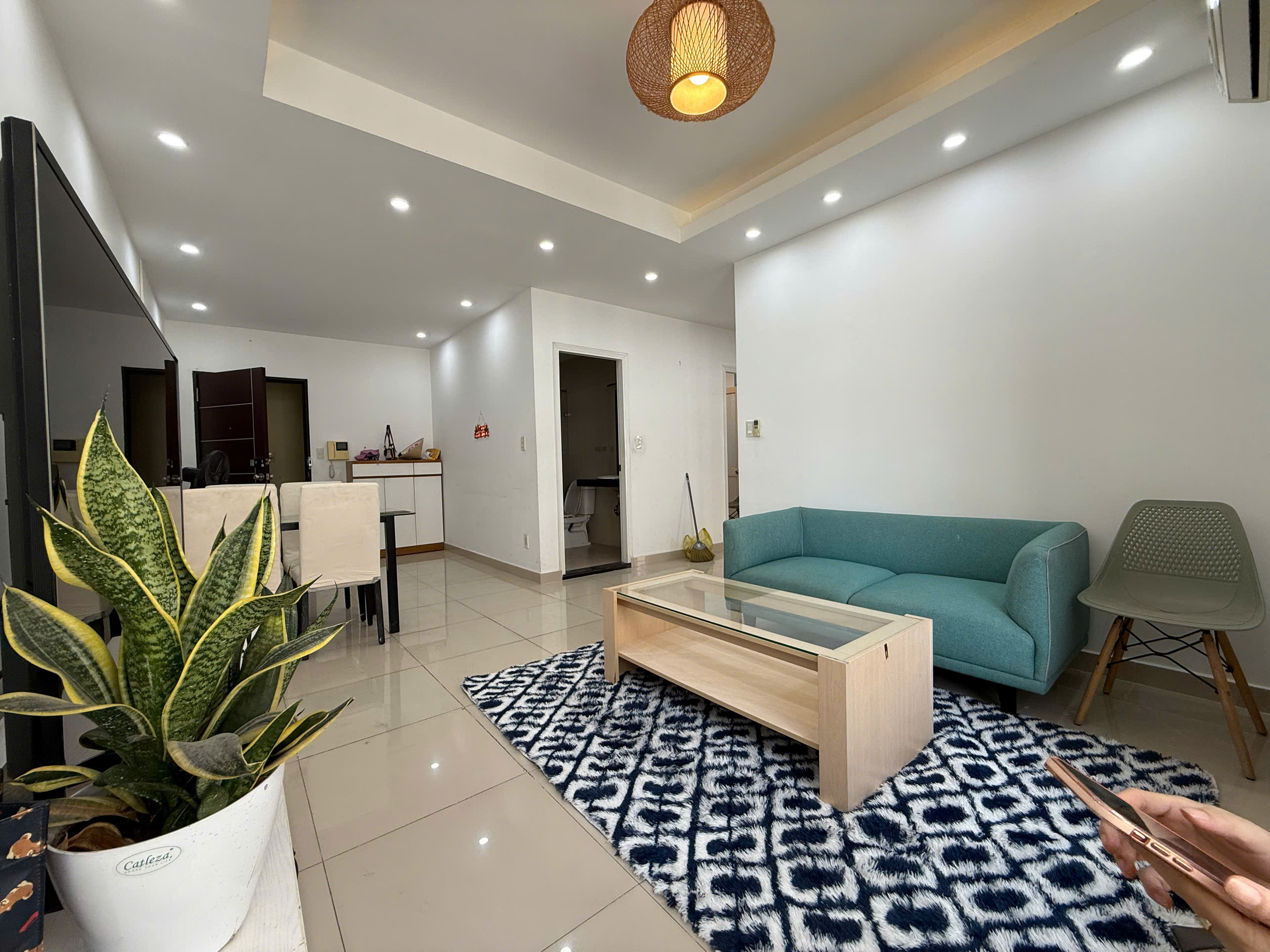 HOT! Bán rẻ căn hộ Cao Cấp Sky Garden 3, Phú Mỹ Hưng, 71m2, 2PN, 2WC. Nhà đẹp, Nội thất đầy đủ cao cấp. Liên hệ hotline (Đình Hải)