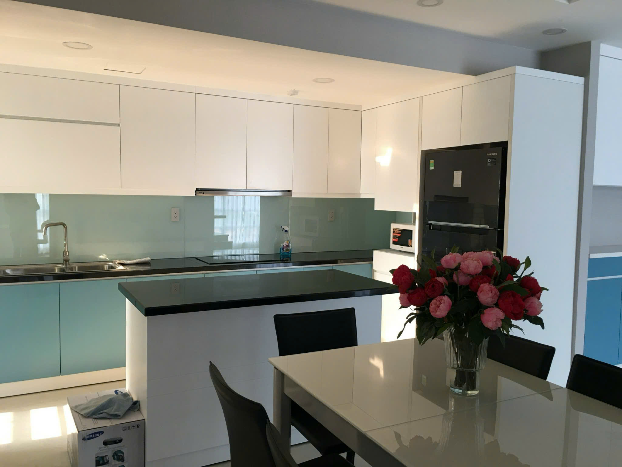 Bán căn hộ Happy valley, phú mỹ hưng. Diện tích: 135m, 3 phòng ngủ, nội thất đầy đủ, ô xe hầm. Gía chỉ: 9.3 tỷ. Qúy khách xem nhà liên hệ: hotline Ngọc Thư