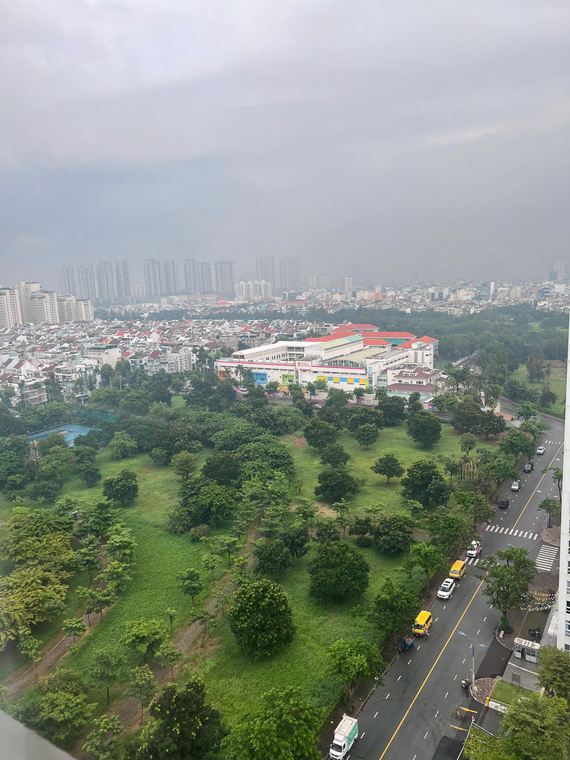 Cần bán căn hộ Happy Valley, 100m. Nhà mới thiết kế, 3 phòng ngủ, lầu cao, view thoáng. Gía bán chỉ: 8.4 tỷ ( sổ hồng đầy đủ). Anh chị xem nhà liên hệ: hotline Ngọc Thư - 8965