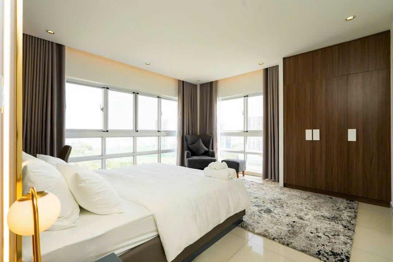 Cho thuê căn hộ Happy Valley, phú mỹ hưng. Diện tích: 100m, 3 phòng ngủ, căn góc, view sân gofl. Nội thất cao cấp, giá chỉ 33 triệu/ tháng. Anh chị xem nhà liên hệ: hotline Ngọc Thư - 8993