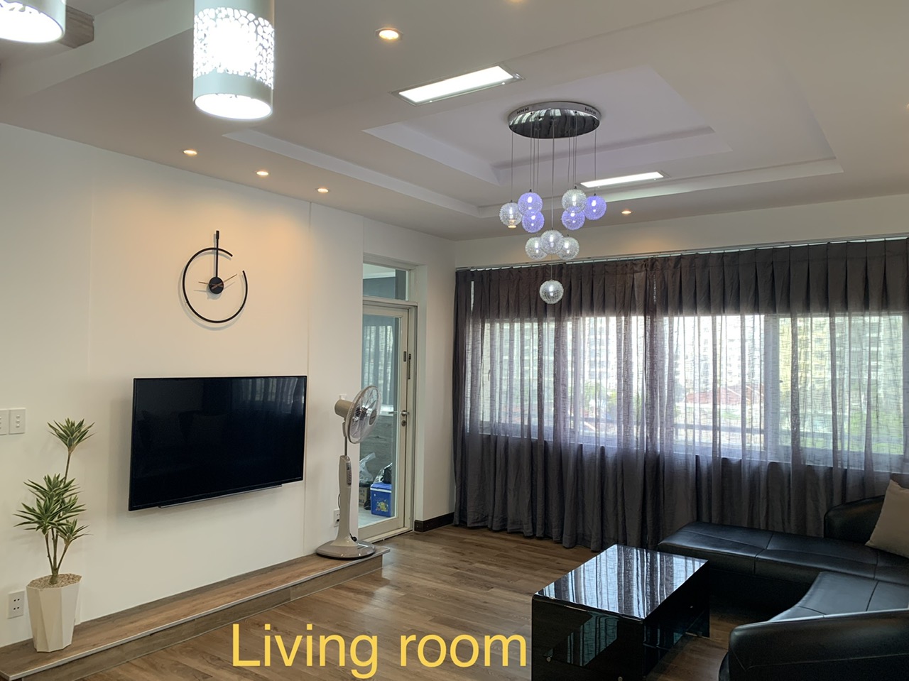 Cho thuê căn hộ Cảnh Viên , phú mỹ hưng, quận 7. Diện tích: 119m, 3 phòng ngủ, 2wc. Nội thất đầy đủ, nhà mới sơn sửa. Gía chỉ 30 triệu/ tháng. Anh chị xem nhà liên hệ: hotline Ngọc Thư