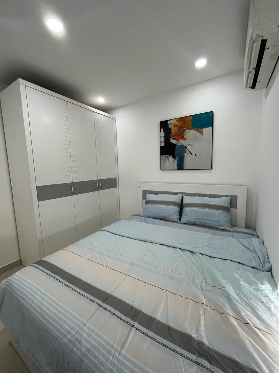 Bán nhanh căn hộ Cao Cấp Sky Garden 3, Phú Mỹ Hưng, 71m2, 2PN, 2WC. View sông, Nội thất cao cấp. Liên hệ: hotline (Đình Hải) - 9070