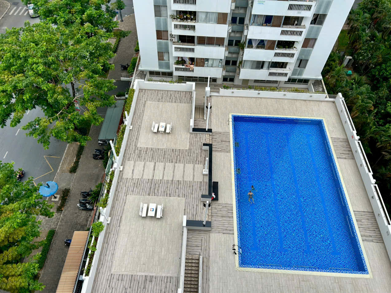 Bán căn hộ Mỹ Khánh 4B, trục đường Nguyễn Đức Cảnh, pmh. Diện tích: 114m, 3 phòng ngủ, 2wc. View hồ bơi, nội thất cơ bản, sổ hông. Gía chỉ: 7 tỷ 990. Qúy khách xem nhà liên hê: hotline Ngọc Thư