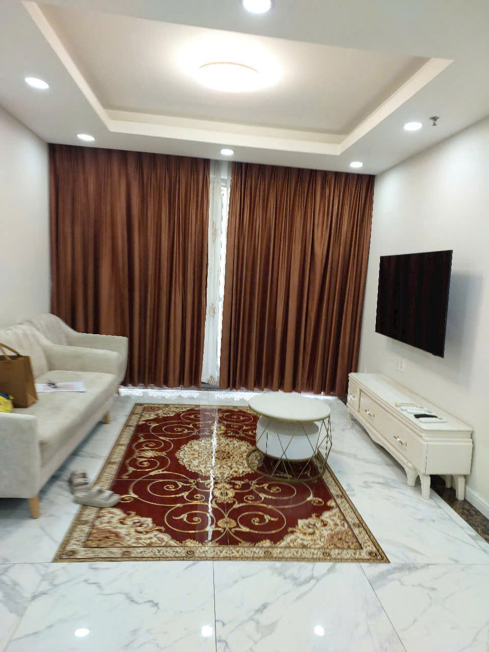 Bán căn hộ Scenic Vallley, phú mỹ hưng, quận 7. Diện tích: 98 m, 2 phòng ngủ, 2wc . Nội thất cao cấp, có ô xe, giá bán chỉ 8.5 tỷ. Liên hê xem nhà: hotline Ngọc Thư