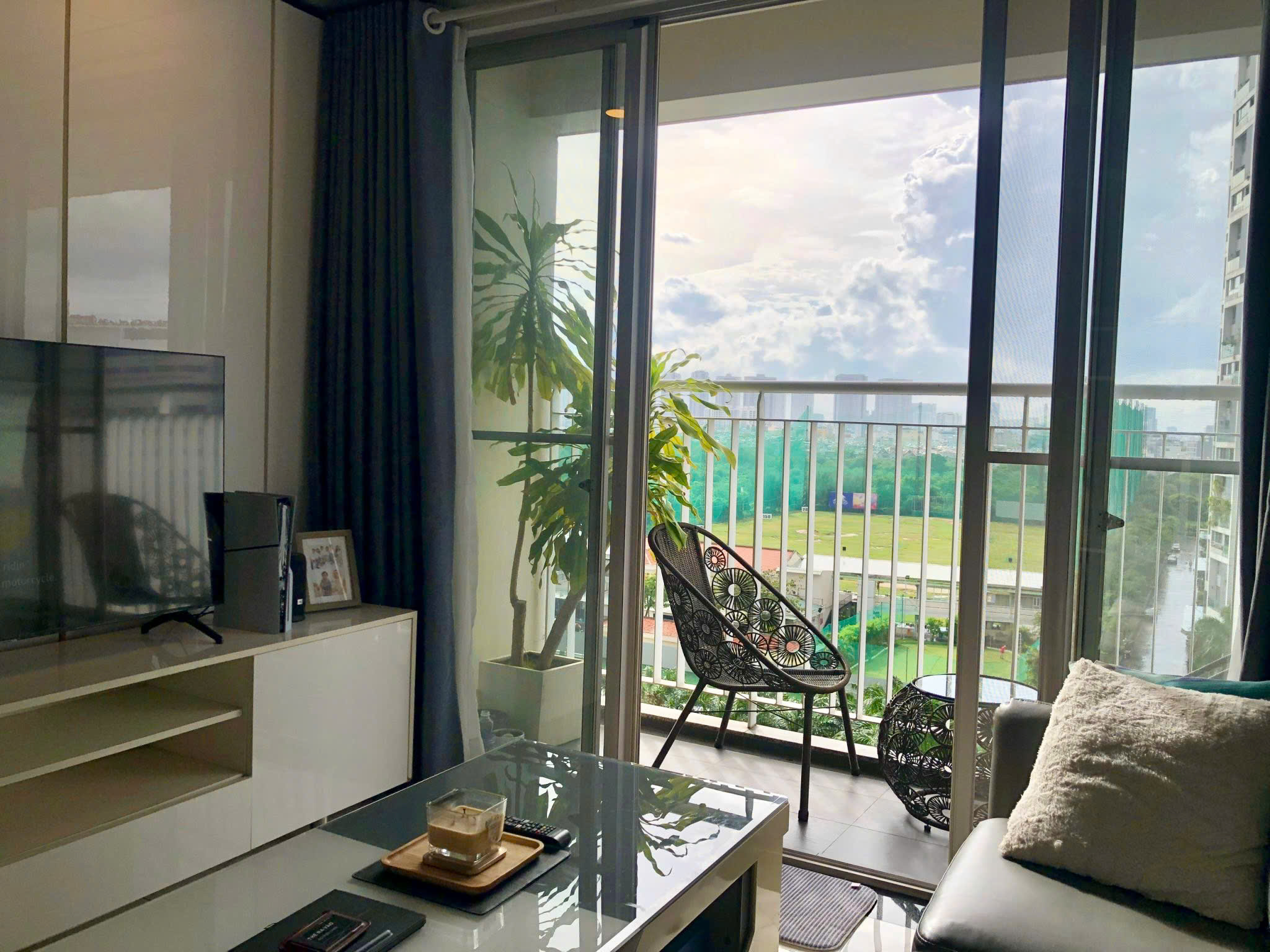 Bán căn hộ cao cấp Scenic Vallay , phú mỹ hưng, quận 7. Diện tích: 110m, thiết kế 2 phòng ngủ rộng, 2wc. Nội thất cao cấp, có ô xe, sổ hồng, giá bán nhanh: 8.250 tỷ. Liên hê: hotline Ngọc Thư xem nhà