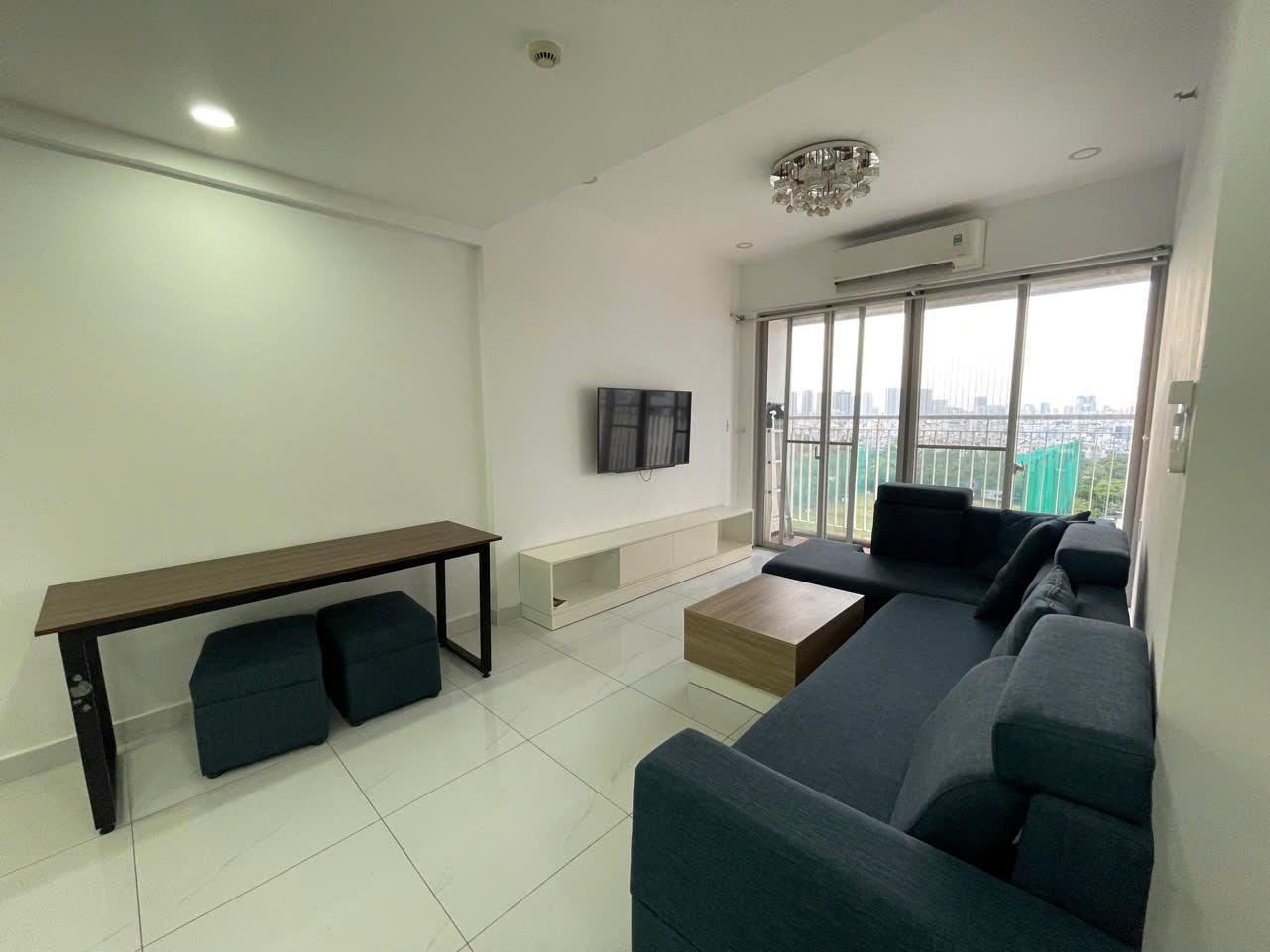 Bán căn hộ cao cấp Scenic Vallay , phú mỹ hưng, quận 7. Diện tích: 110m, thiết kế 3 phòng ngủ rộng, 2wc. Nội thất đầy đủ, nhà đang cho thuê dài hạn. Có ô xe, sổ hồng, giá bán nhanh: 8.7 tỷ. Liên hê: hotline Ngọc Thư xem nhà