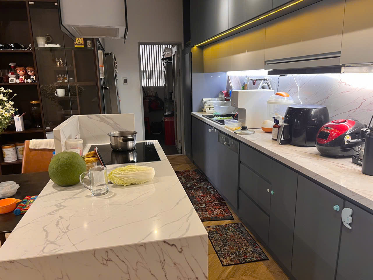 Bán căn hộ tầng 2 Scenic Valley, dạng loft. Diện tích: 129m, sử dụng: 170m, thiết kế 5 phòng ngủ, 4wc, phòng thờ.  Nội thất cao cấp, giá bán nhanh chỉ 11 tỷ. Anh chị xem nhà liên hệ: hotline Ngọc Thư - 9271