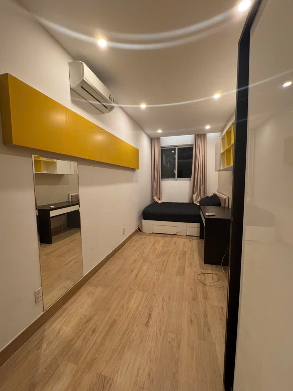 Cho thuê biệt thự phố vườn Nam Viên, phú mỹ hưng, quận 7. Diện tích: 7x18m, trệt, 2 lầu. Nội thất đầy đủ, cho thuê dài hạn giá chỉ: 50 tr/ tháng. Anh chị xem nhà liên hê: hotline Ngọc Thư - 9274