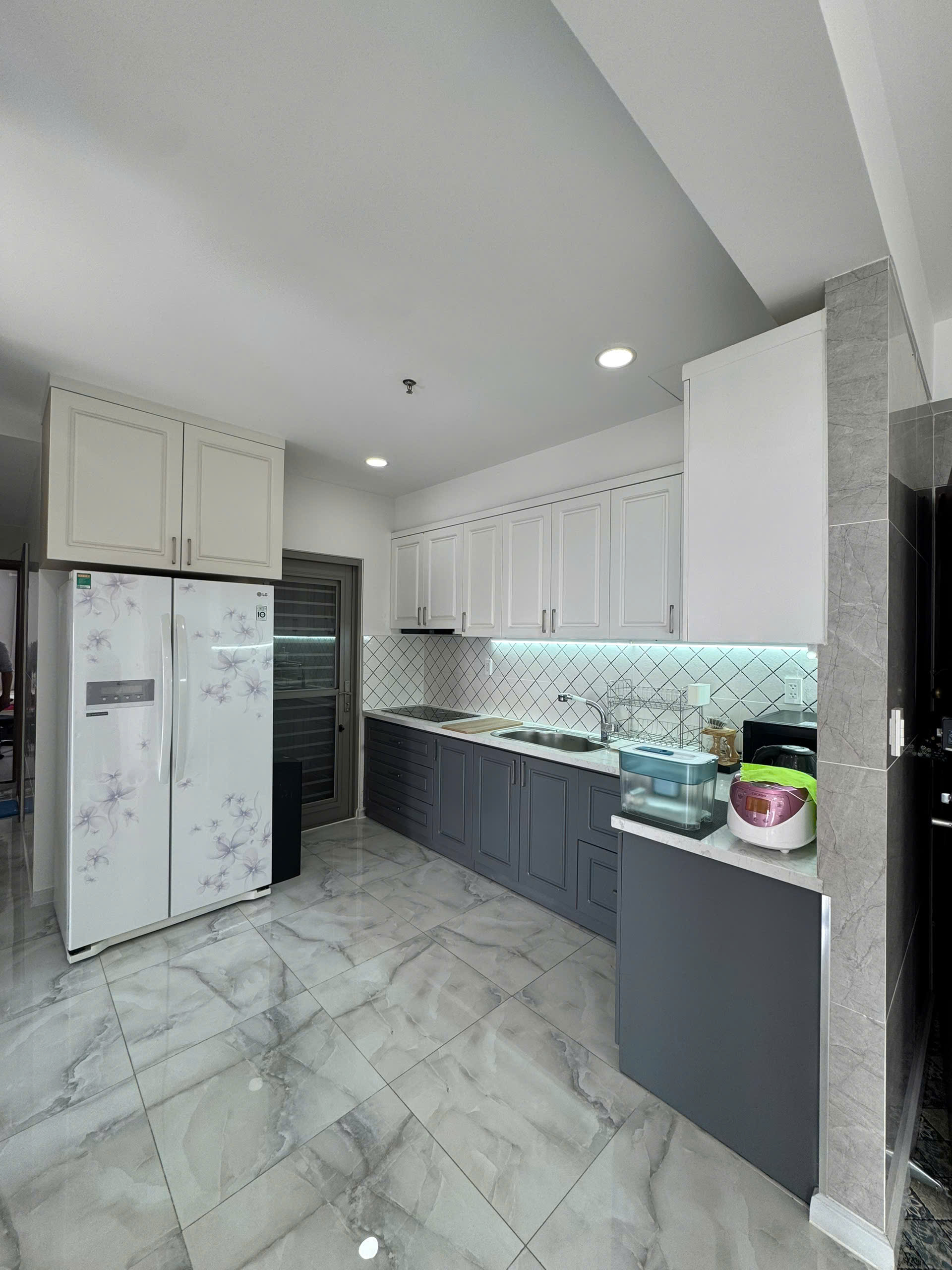 Bán căn hộ Hưng Phúc đường Nguyễn Lương Bằng , phú mỹ hưng quận 7. Diện tích: 98m, 3 phòng ngủ, 2 ưc. Nội thất đầy đủ, view biệt thự không bị ồn. Ô xe, giá bán 7.8 tỷ. Qúy khách xem nhà liên hê: hotline Ngọc Thư - 9288