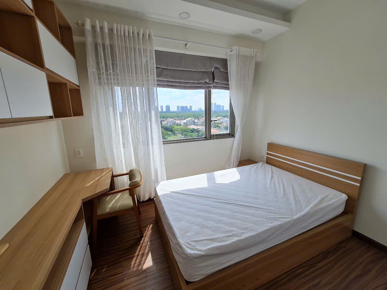 Bán căn hộ Hưng Phúc - nguyễn lương bằng quận 7. Diện tích: 98m, 3 phòng ngủ, 2 wc. Nội thất đầy đủ, ô xe, sổ hồng. Gía bán nhanh 8 tỷ . Anh chị xem nhà liên hê: hotline Ngọc Thư - 9295